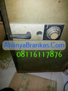 08116117876 | Tukang service brankas besi berpengalaman dan Pindah lemari besi  Tondomulyo 